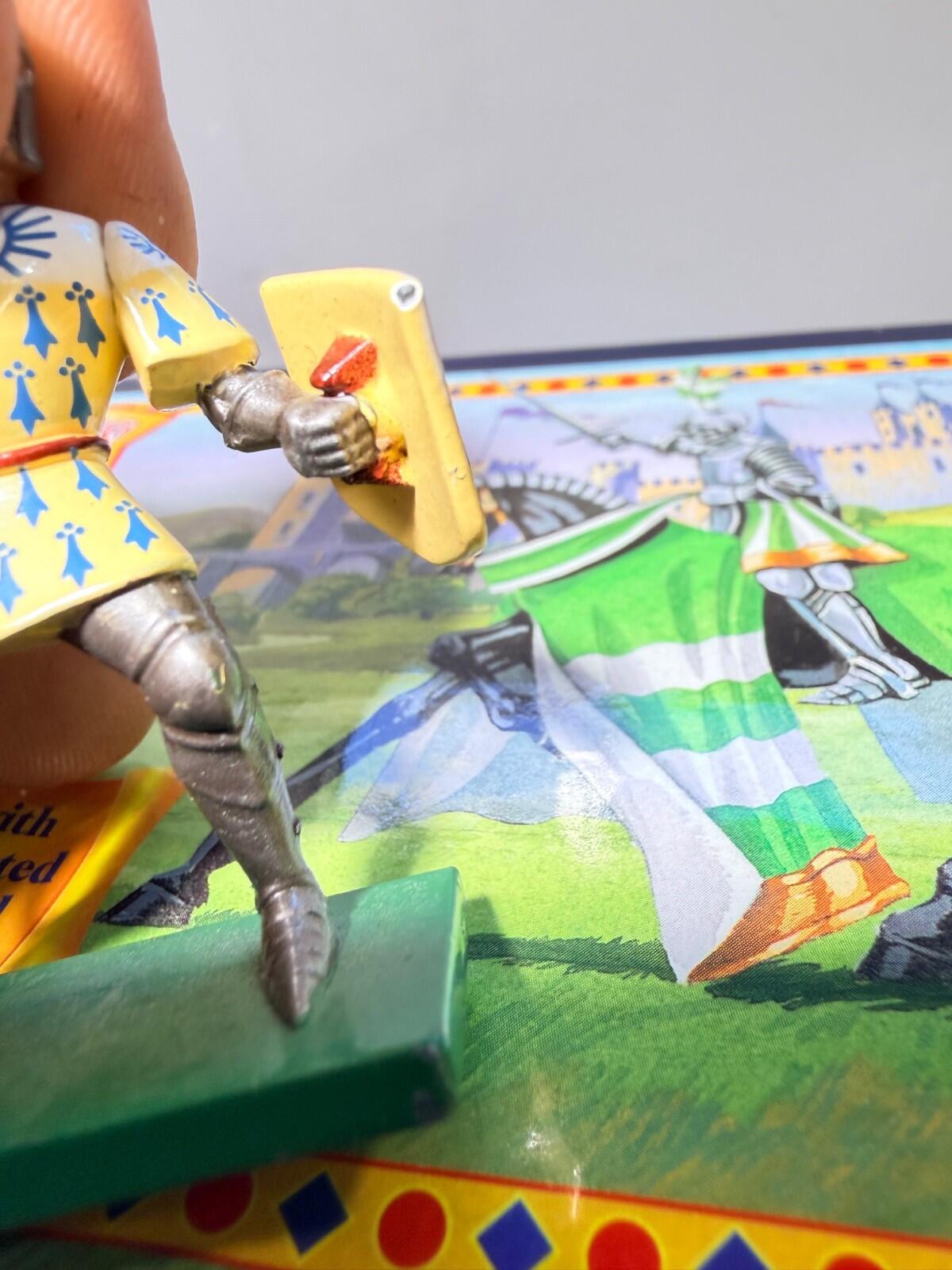 Britains toy soldiers KNIGHTS #08764 FOOT KNIGHTS & MOUNTED POLE AXES AND SWORDS