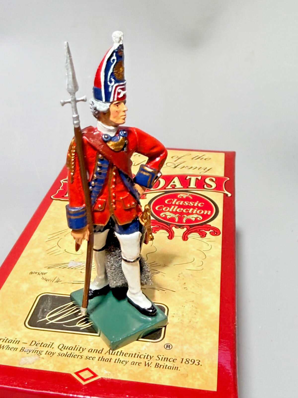 W. BRITAINS #43007 REDCOATS GRENADIER OFFICER 1st foot guard 1754 NOS 54MM