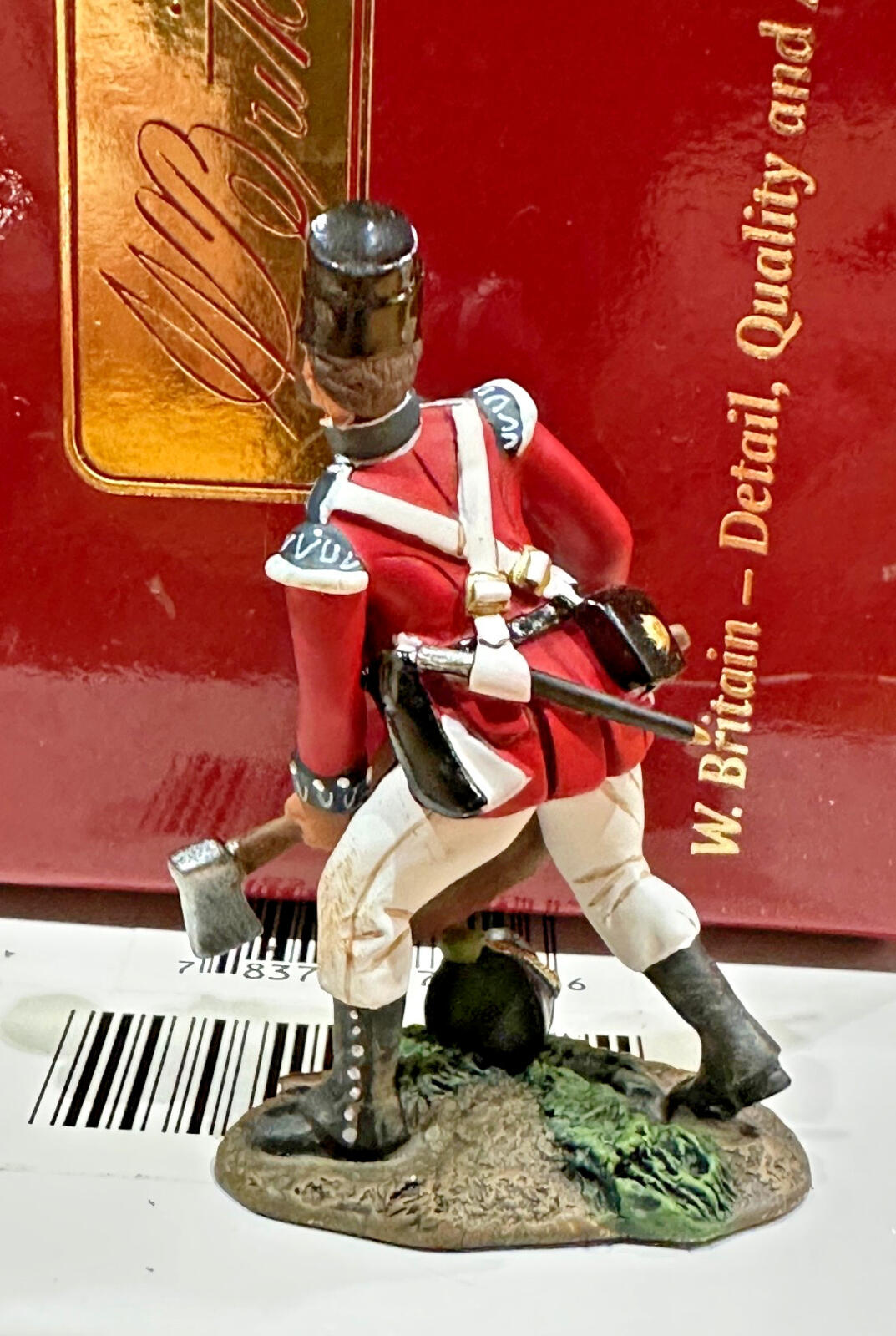 Britains. NAPOLEONIC #17610C COLDSTREAM GUARD SAPPER 2008 CLUB FIGURE