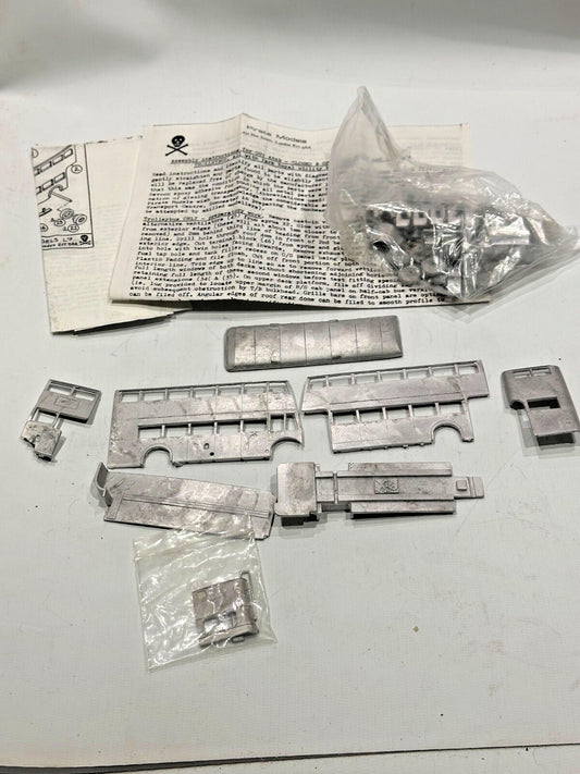 1/76 bus kit GUY ARAB RED AND WHITE PIRATE MODELS