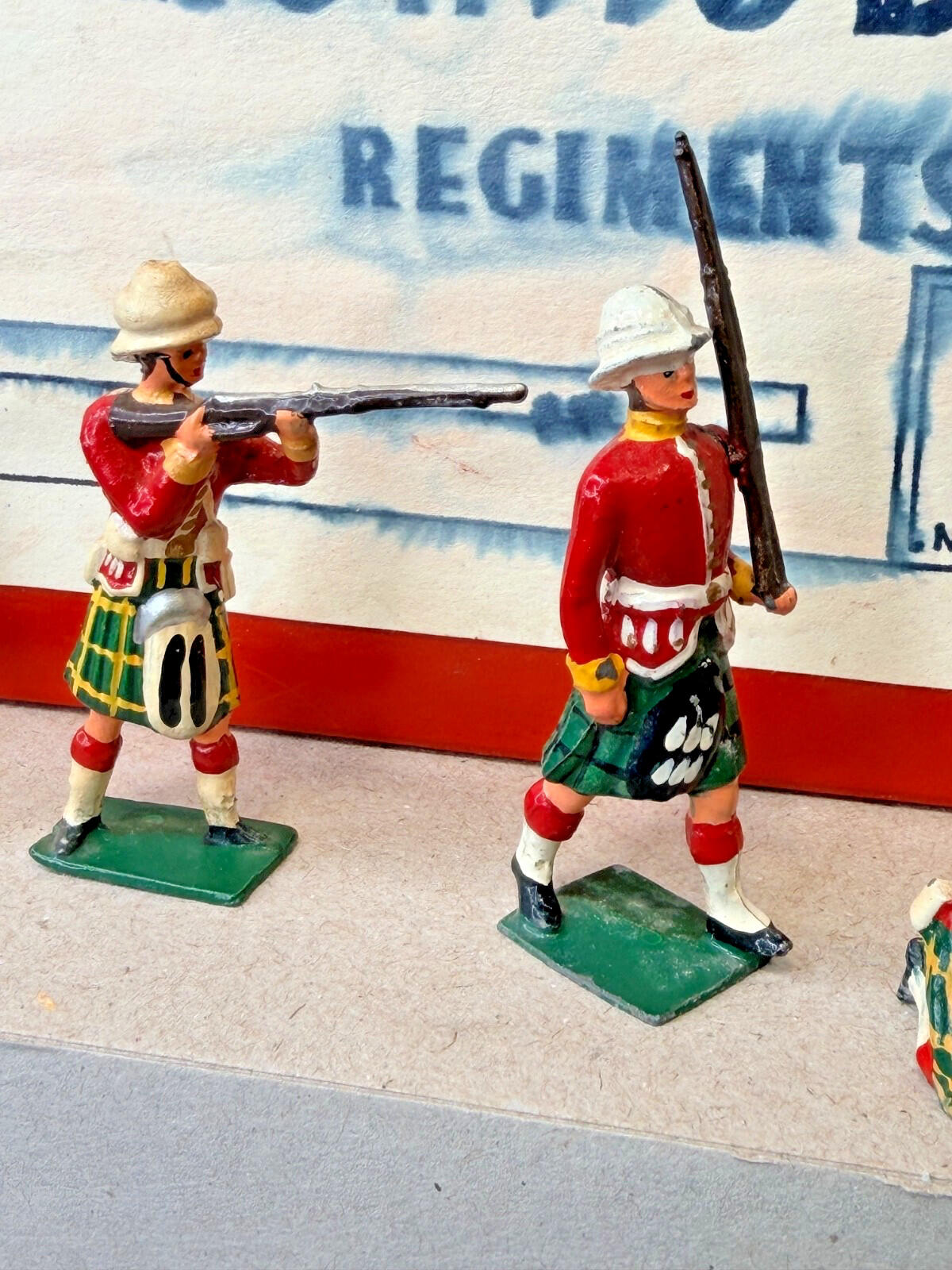 M.J. Mode Soldiers Scottish Highland Regiment Lead Figures Boxed Set 8