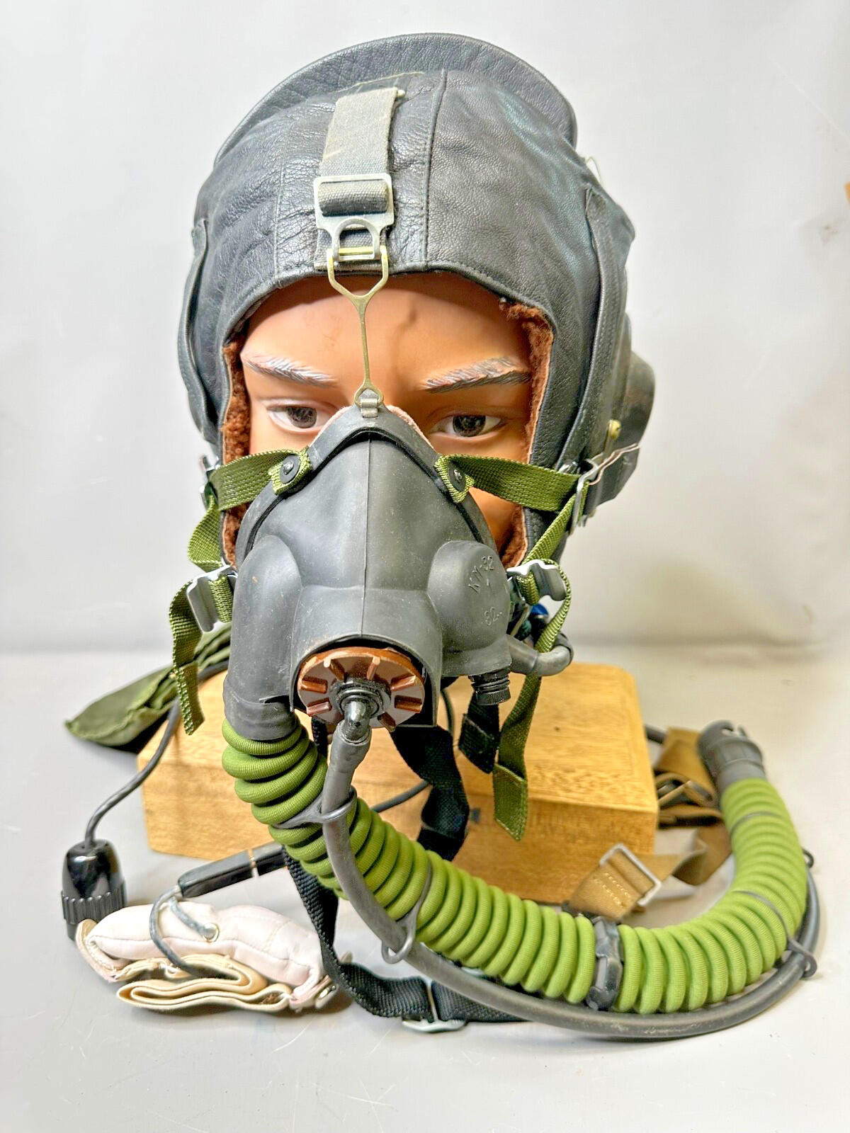 Cold War Soviet Flight Helmet ШЗ-82 + KM-32 Mask & Hose – Size 58 – mint