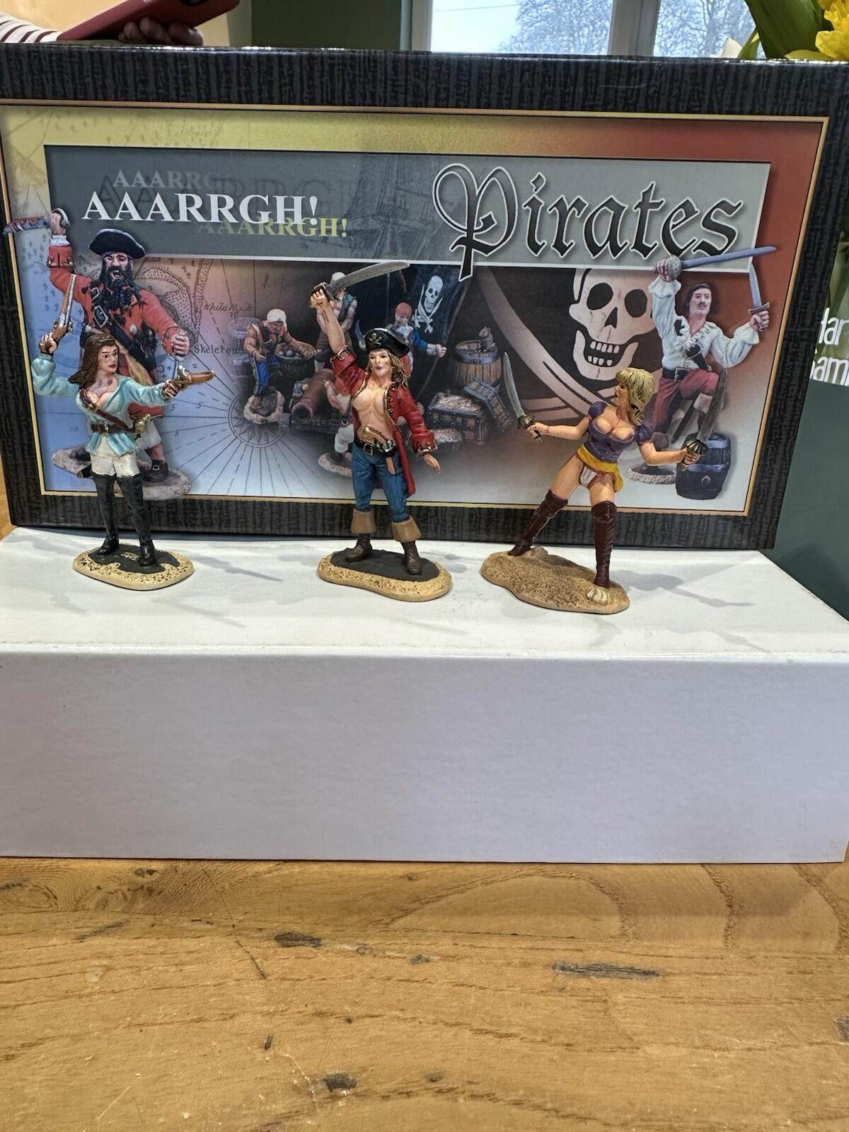 CONTE Pirates #pir021 PIRATE WOMEN SET 1/30 Scale Matt Finish New Old Stock