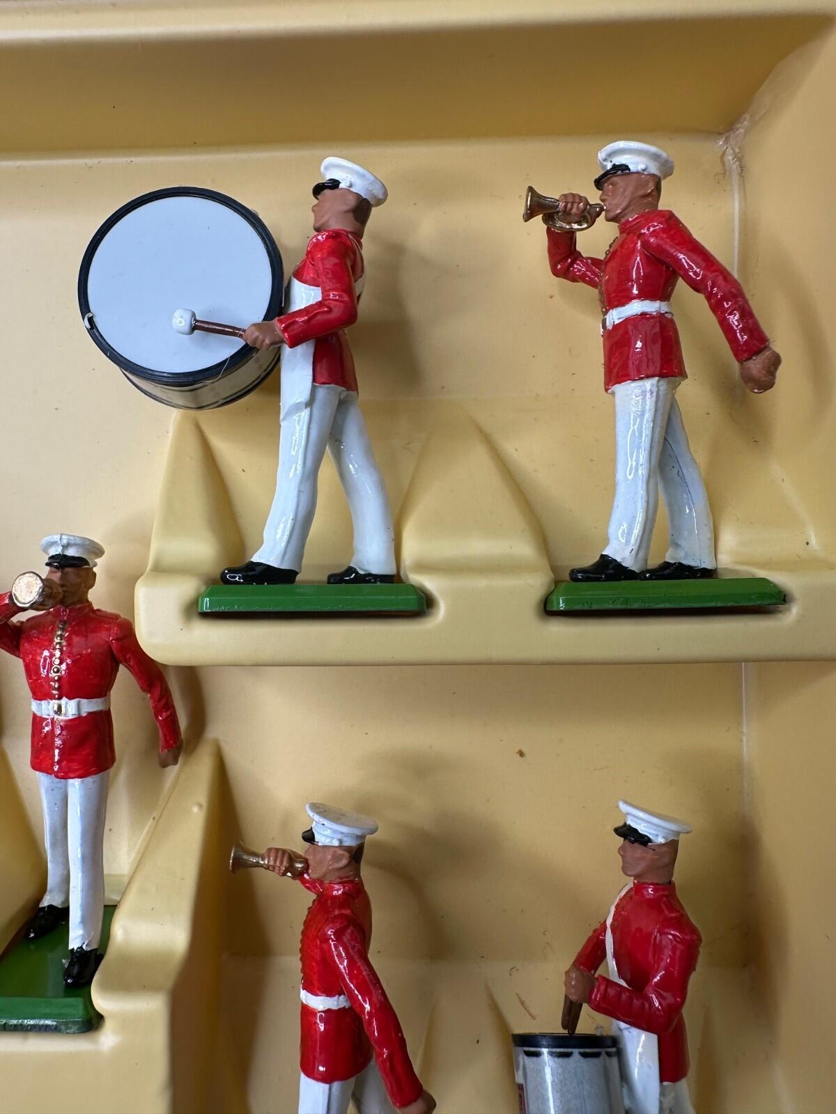 Britains Deetail 1/32 scale 7305 US Marine corp band complete mint.