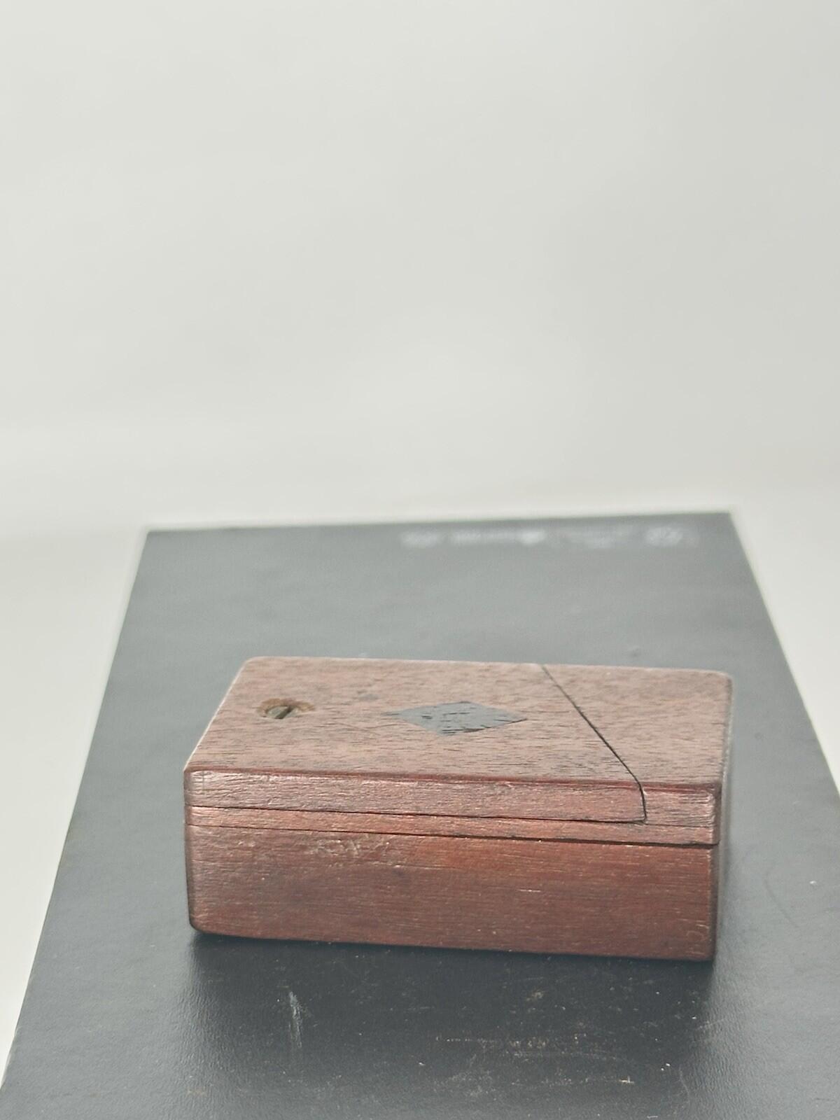 SNUFF BOX SHAPED  Magic Secret TRICK LID ANTIQUE  18th C