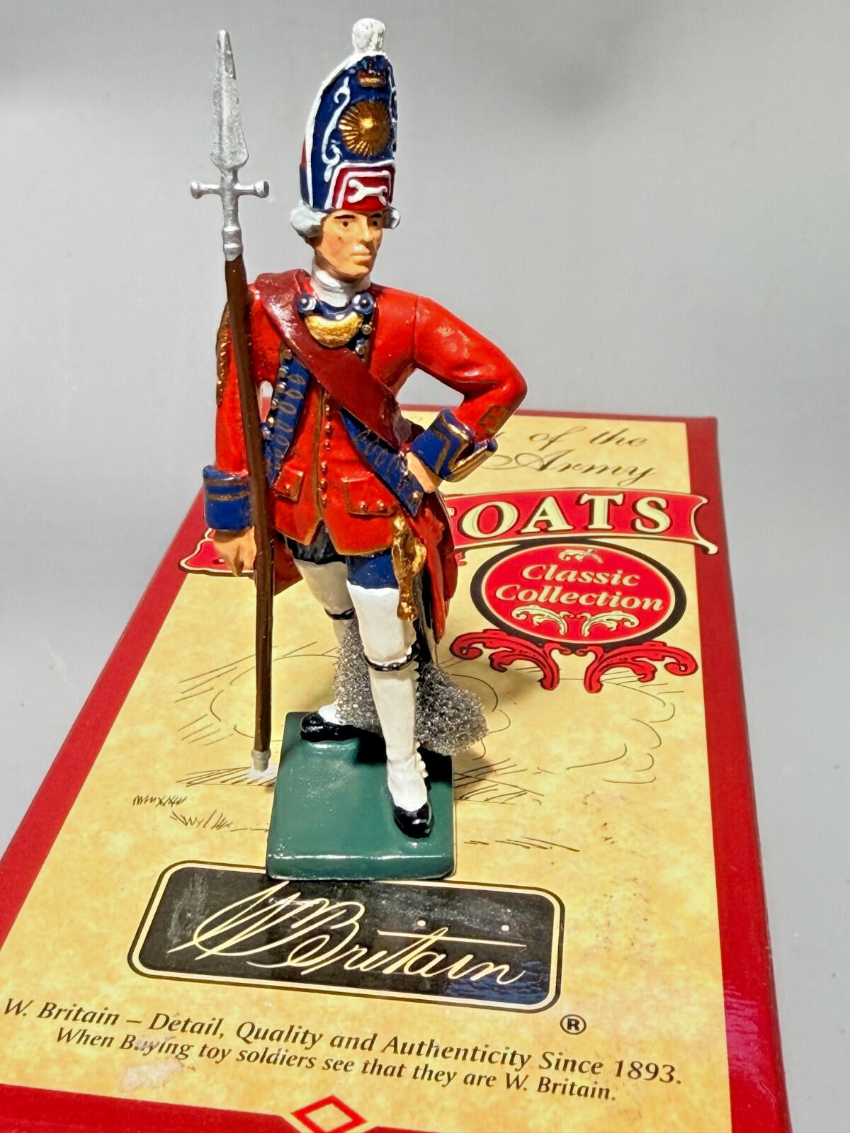 W. BRITAINS #43007 REDCOATS GRENADIER OFFICER  1st foot guard 1754 NOS 54MM