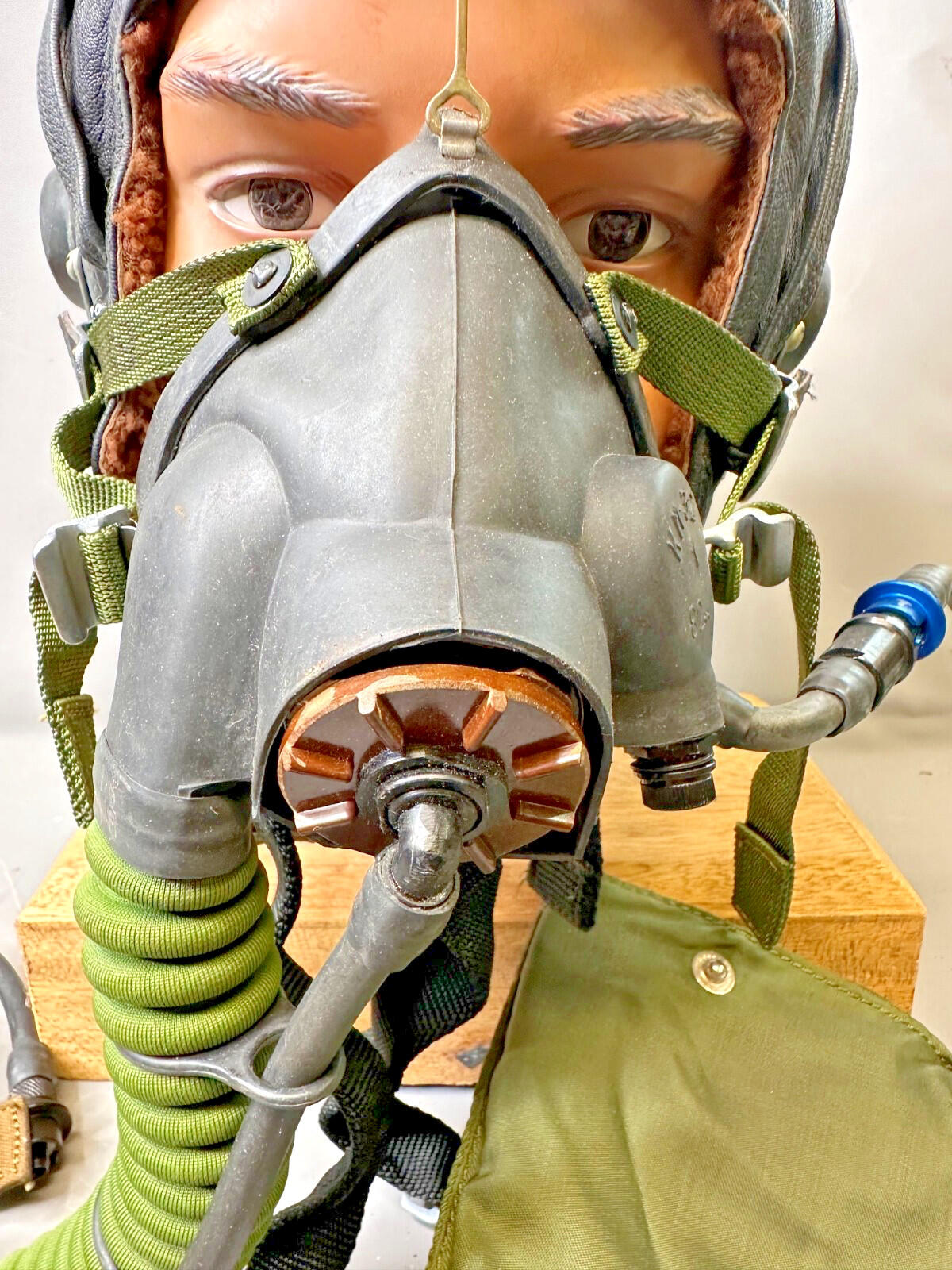 Cold War Soviet Flight Helmet ШЗ-82 + KM-32 Mask & Hose – Size 58 – mint