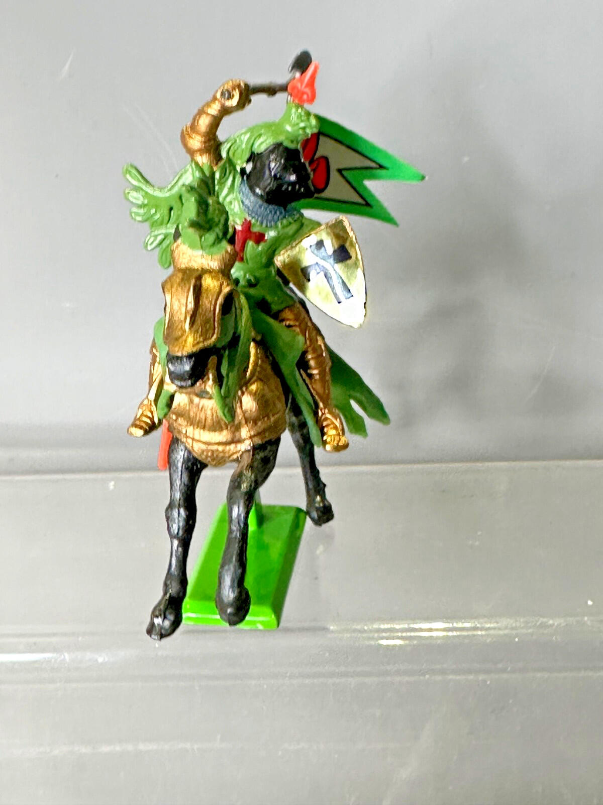 Britains Deetail toy soldiers 1/32 scale medieval night on horseback new green
