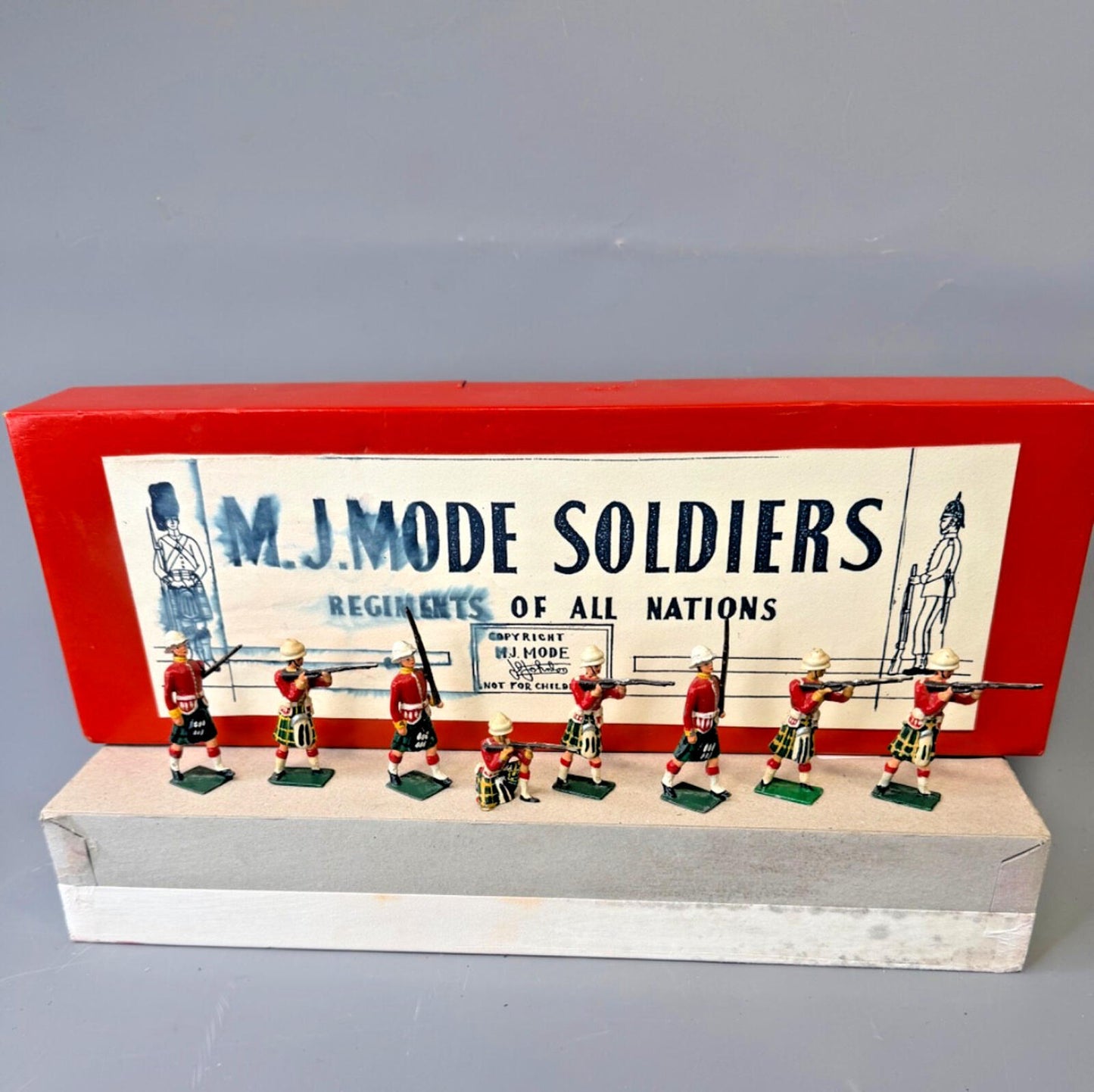M.J. Mode Soldiers Scottish Highland Regiment Lead Figures Boxed Set 8