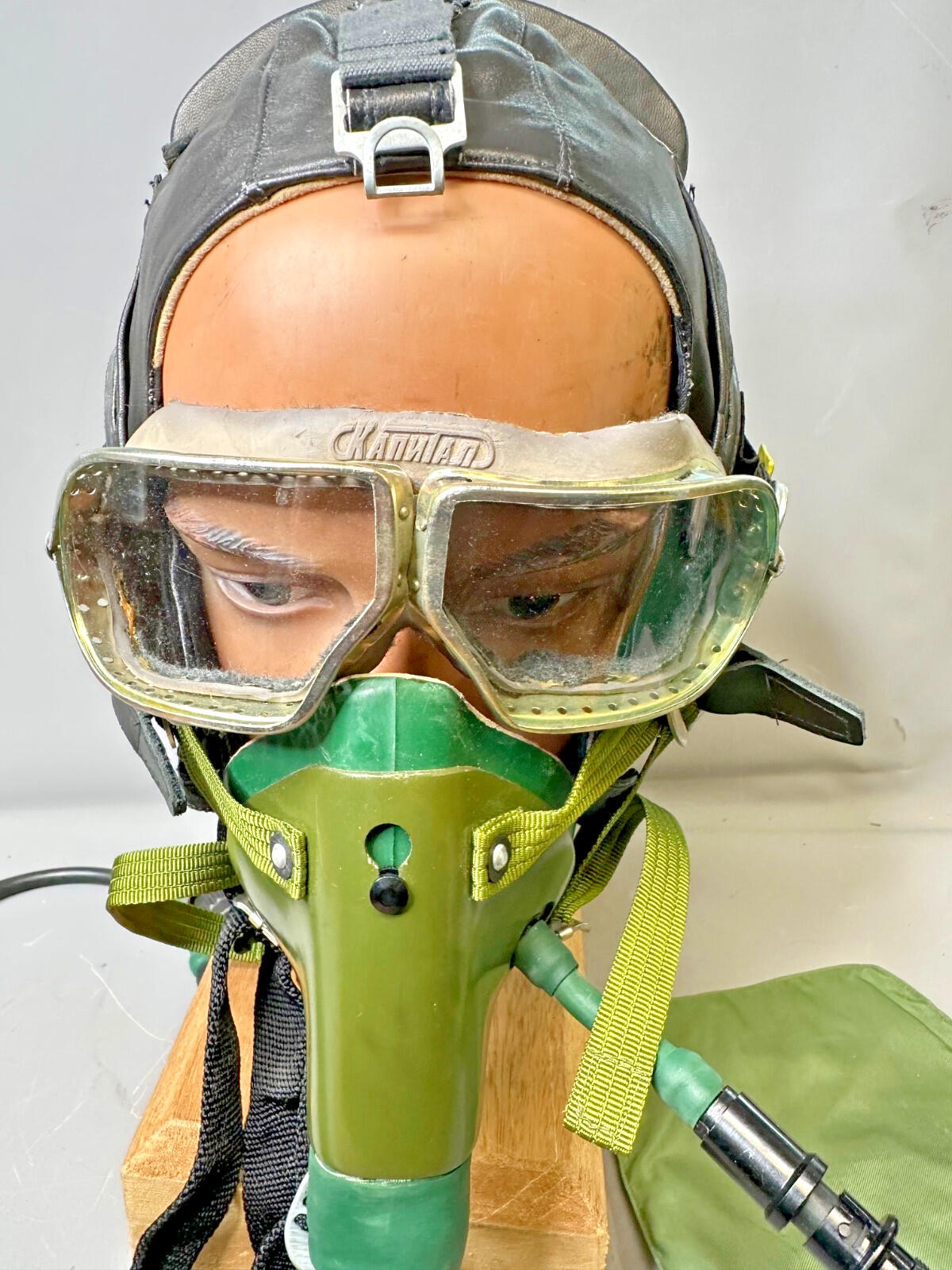Cold War Soviet ShZ-82 Pilot Flight Helmet w/ Saphir Goggles & Oxygen Mask Sz 58