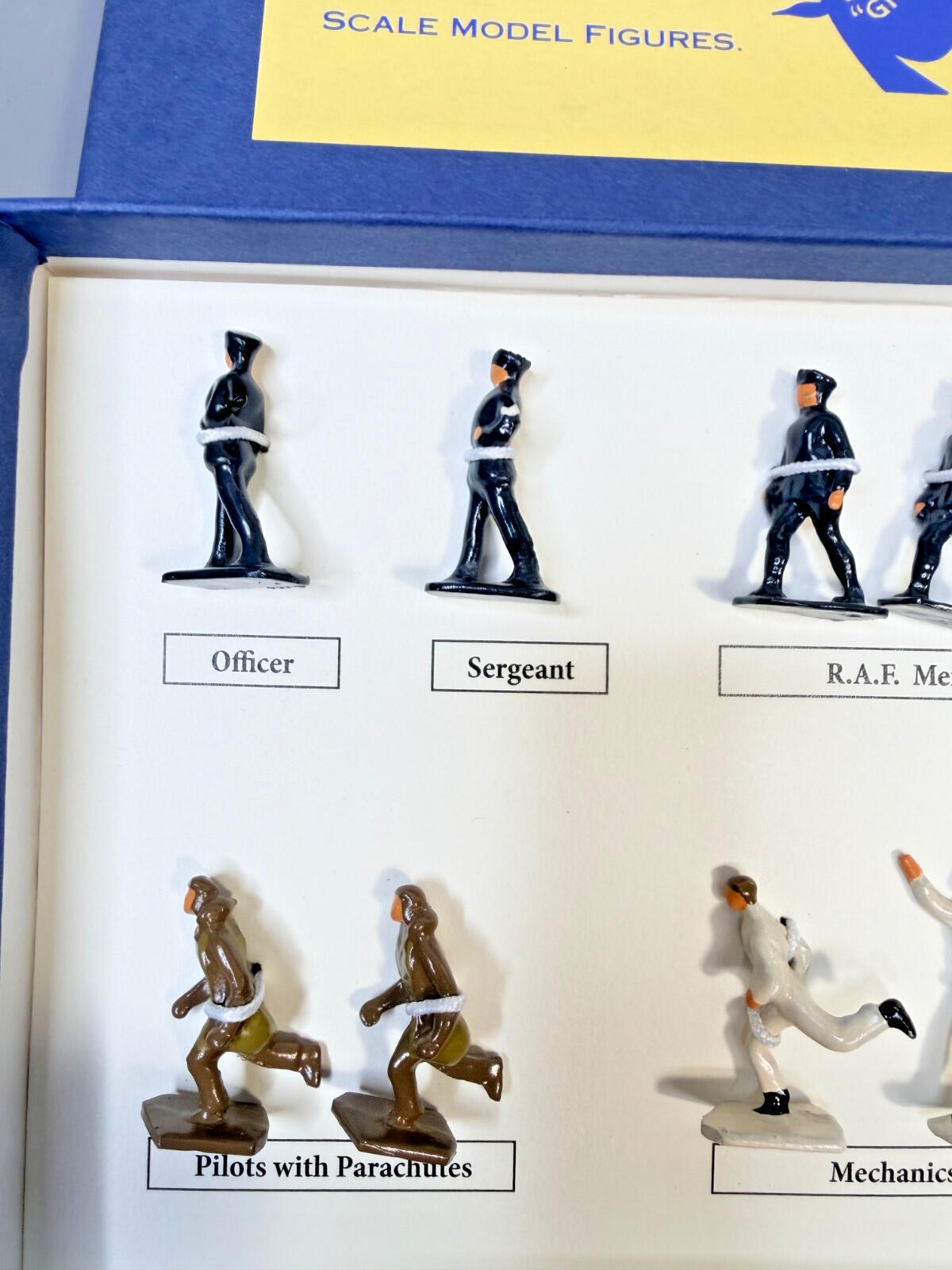 Skybirds 1/72 Scale Models -ROYAL AIR FORCE ,pilots officer mechanics new