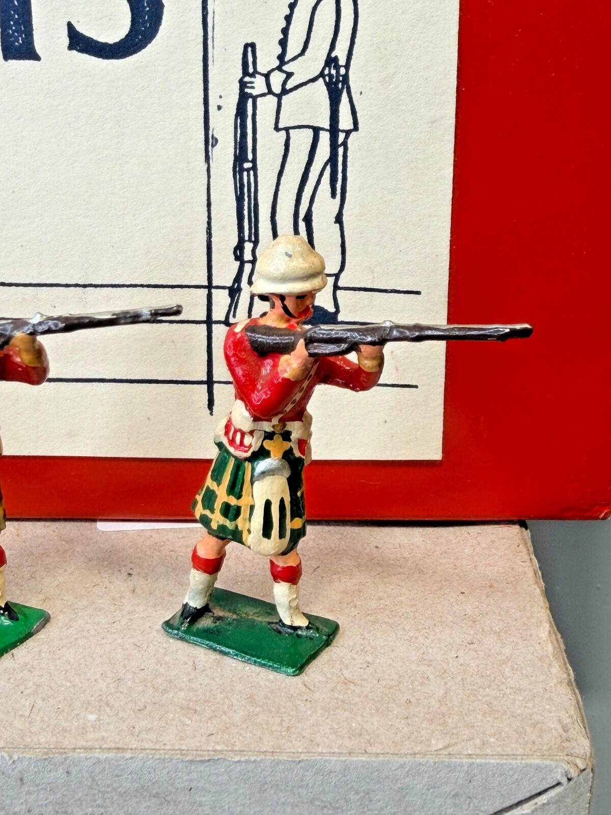 M.J. Mode Soldiers Scottish Highland Regiment Lead Figures Boxed Set 8