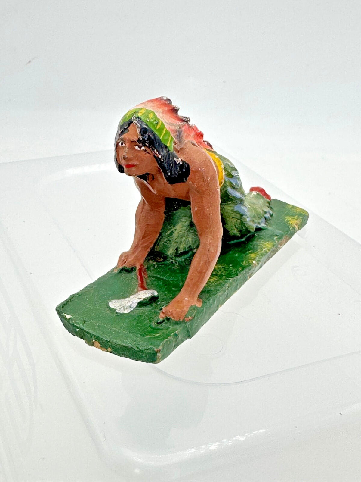 Elastolin Hausser  composite Indian crawling with tomahawk 6828 7CM SCALE