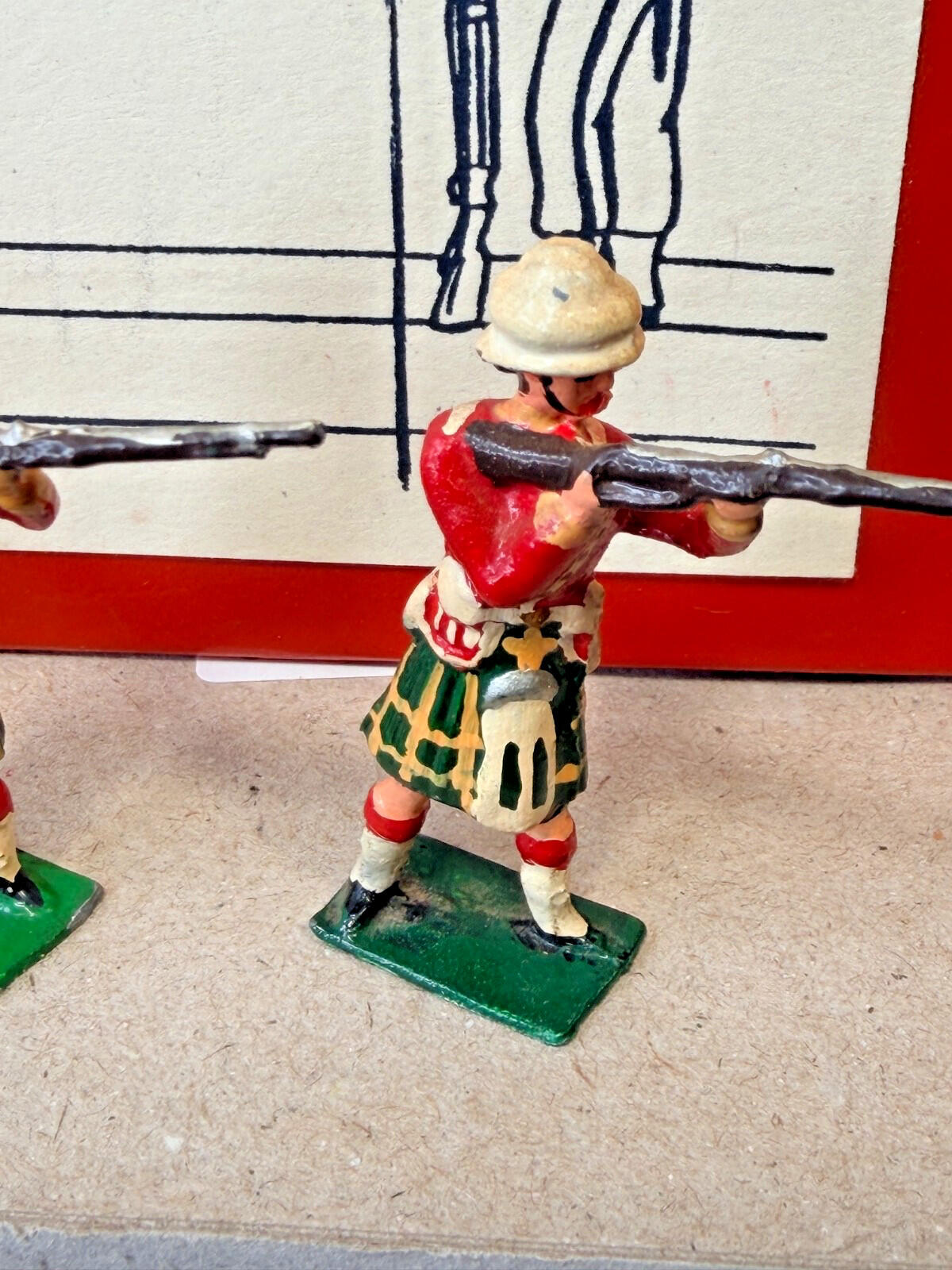 M.J. Mode Soldiers Scottish Highland Regiment Lead Figures Boxed Set 8