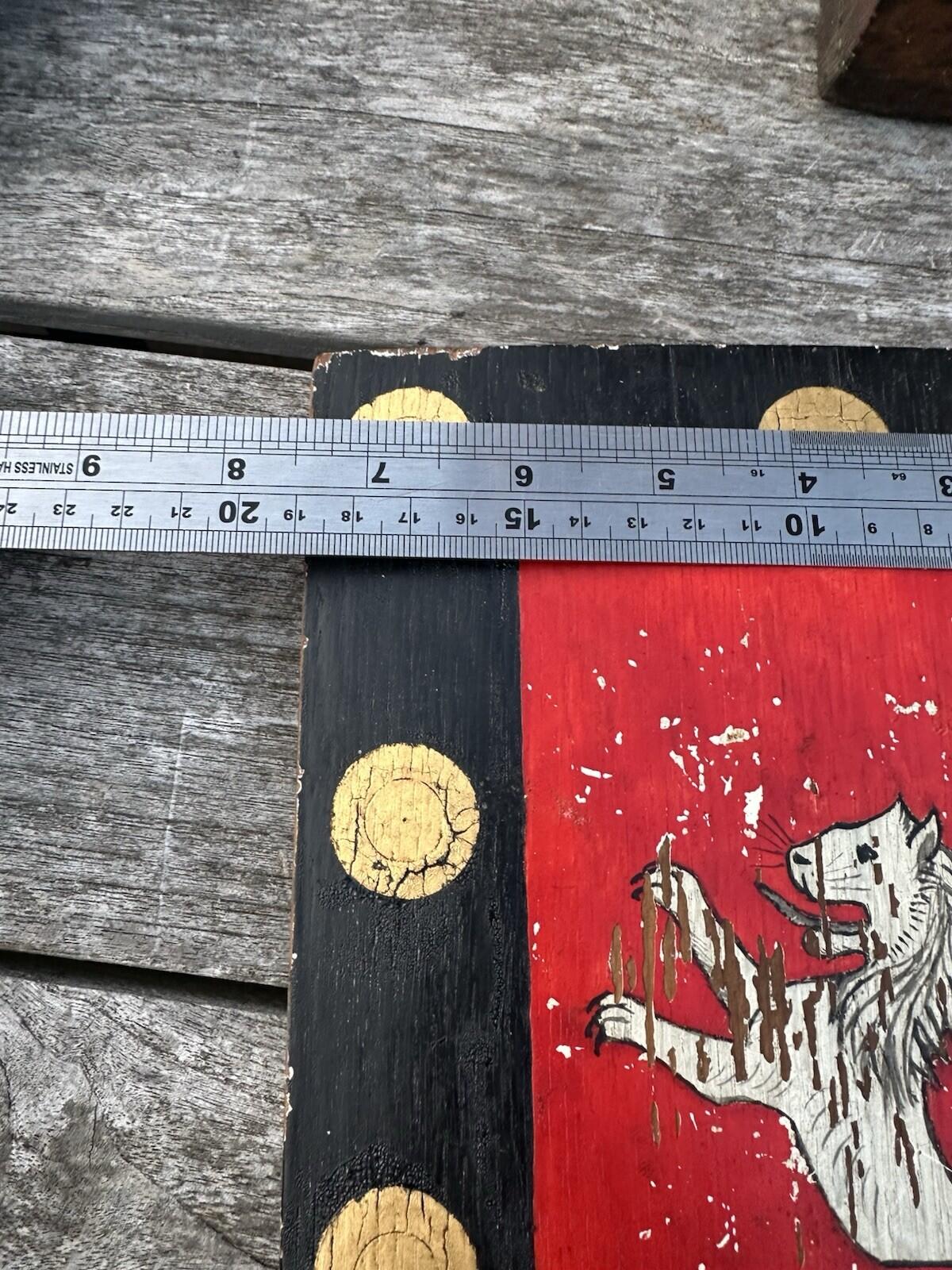 Lynn family antique crest coat of arms  Antique Reclaimed Hand Painted Shield
