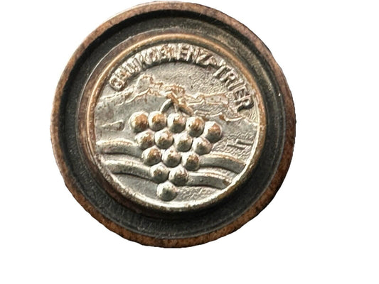WW2 German Tinnie .winter Welfare Fern Verkehr Original !! Button Rare