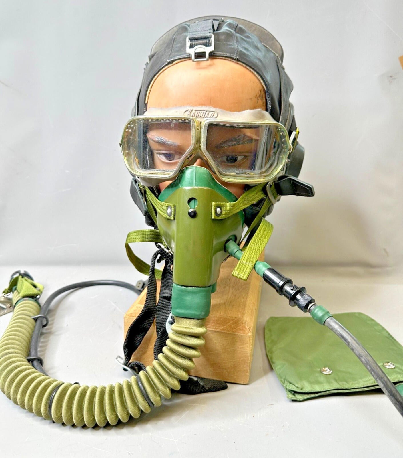 Cold War Soviet ShZ-82 Pilot Flight Helmet w/ Saphir Goggles & Oxygen Mask Sz 58