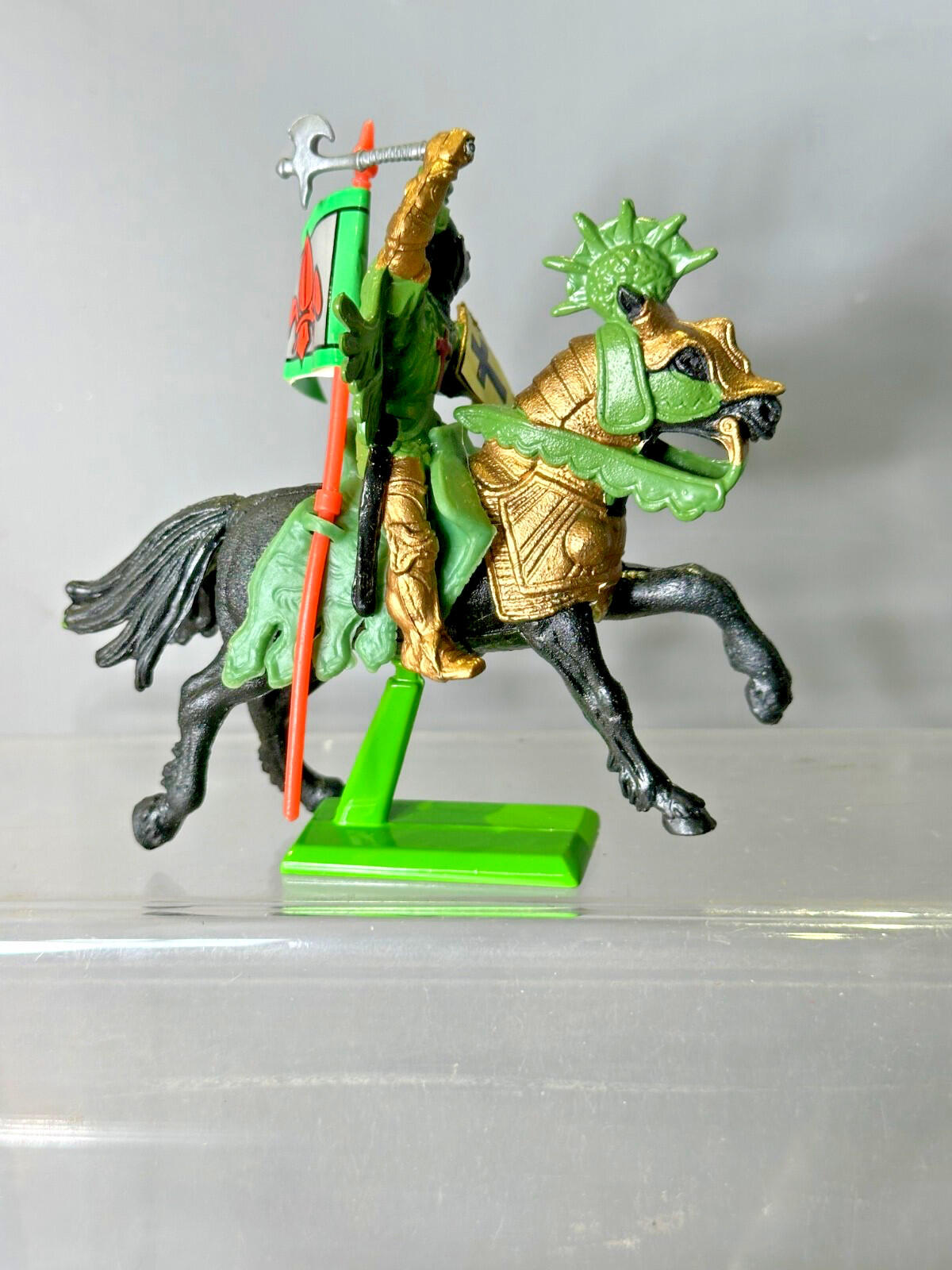 Britains Deetail toy soldiers 1/32 scale medieval night on horseback new green