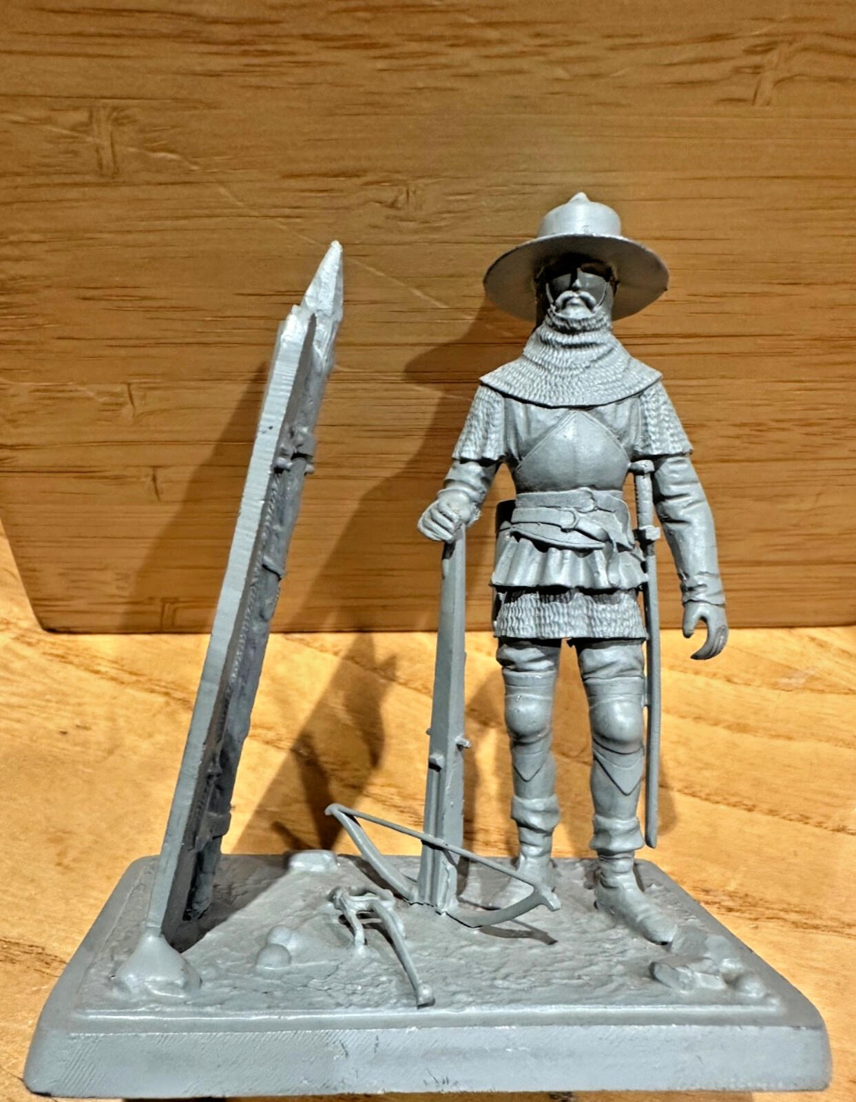 MEDIEVAL CROSSBOWMAN & PAVISE 1970's lead figure great detail SOVEREIGN