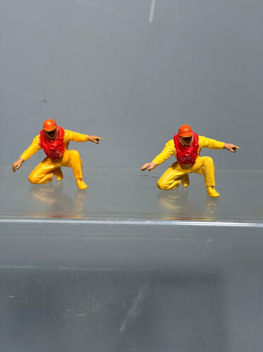 Britains deetail life boat crew x 2 yellow plastic mint