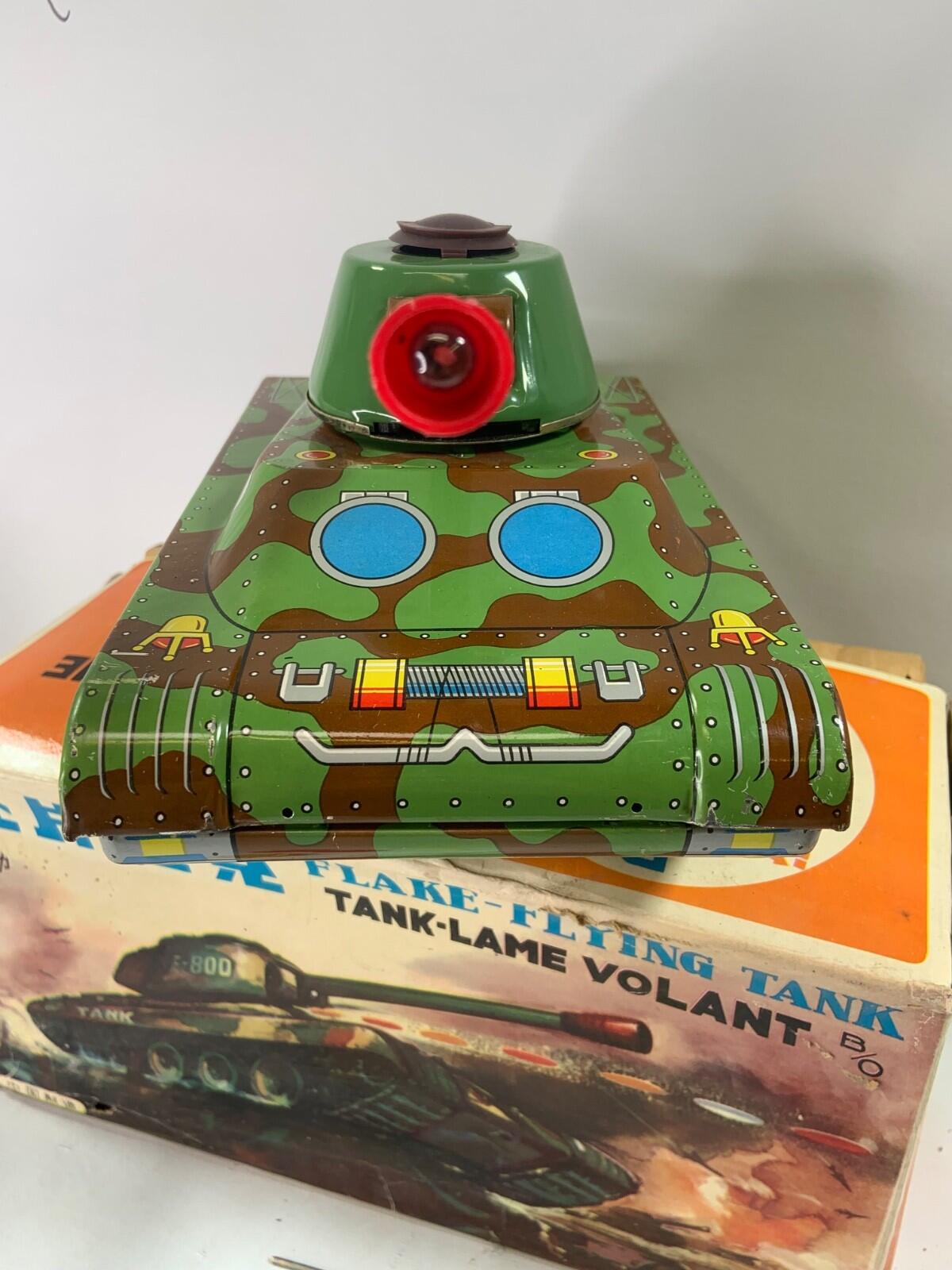 Vintage Tin Flake Flying Tank Battery Operated Boxed Working Fires Discs