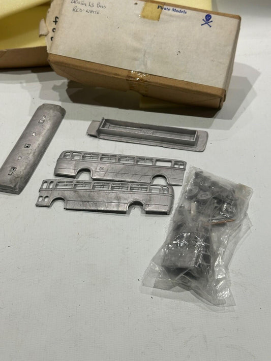 1/76 bus kit pirate models BRISTOL LS BUS RED AND WHITE  VINTAGE KIT