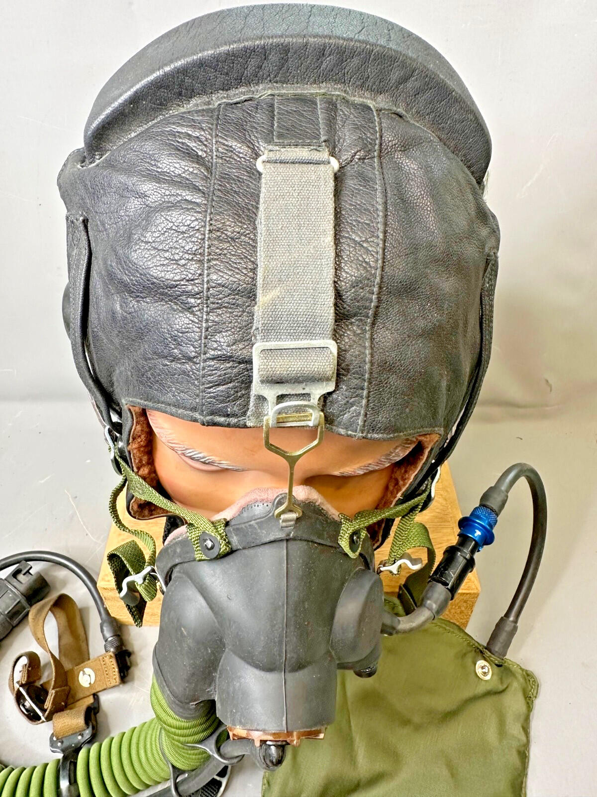 Cold War Soviet Flight Helmet ШЗ-82 + KM-32 Mask & Hose – Size 58 – mint