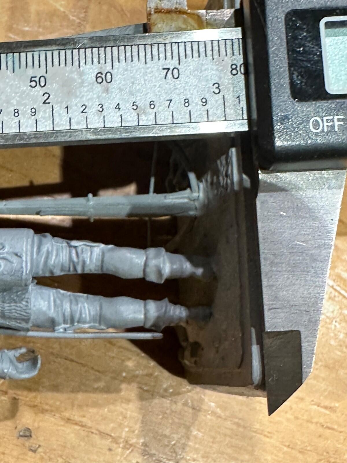 MEDIEVAL CROSSBOWMAN & PAVISE 1970's lead figure great detail SOVEREIGN