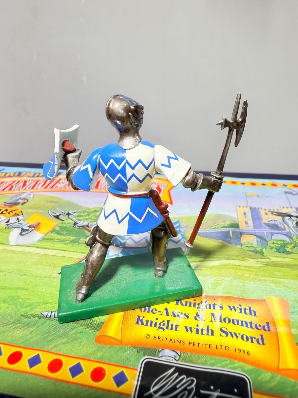 Britains toy soldiers KNIGHTS #08764 FOOT KNIGHTS & MOUNTED POLE AXES AND SWORDS