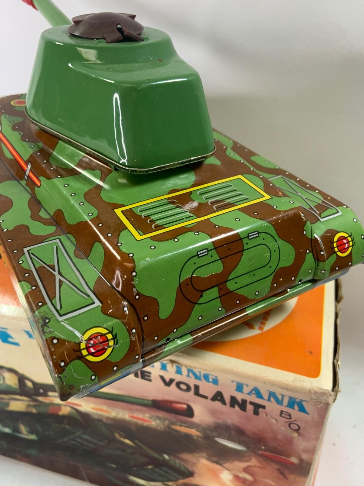 Vintage Tin Flake Flying Tank Battery Operated Boxed Working Fires Discs