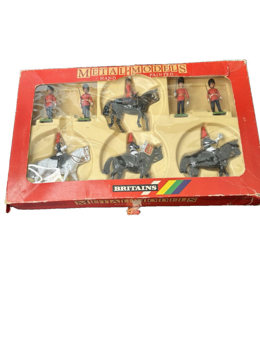 Britains 7219 HM Queen Elizabeth II With Horseguard 8 Metal Hand Painted Figures