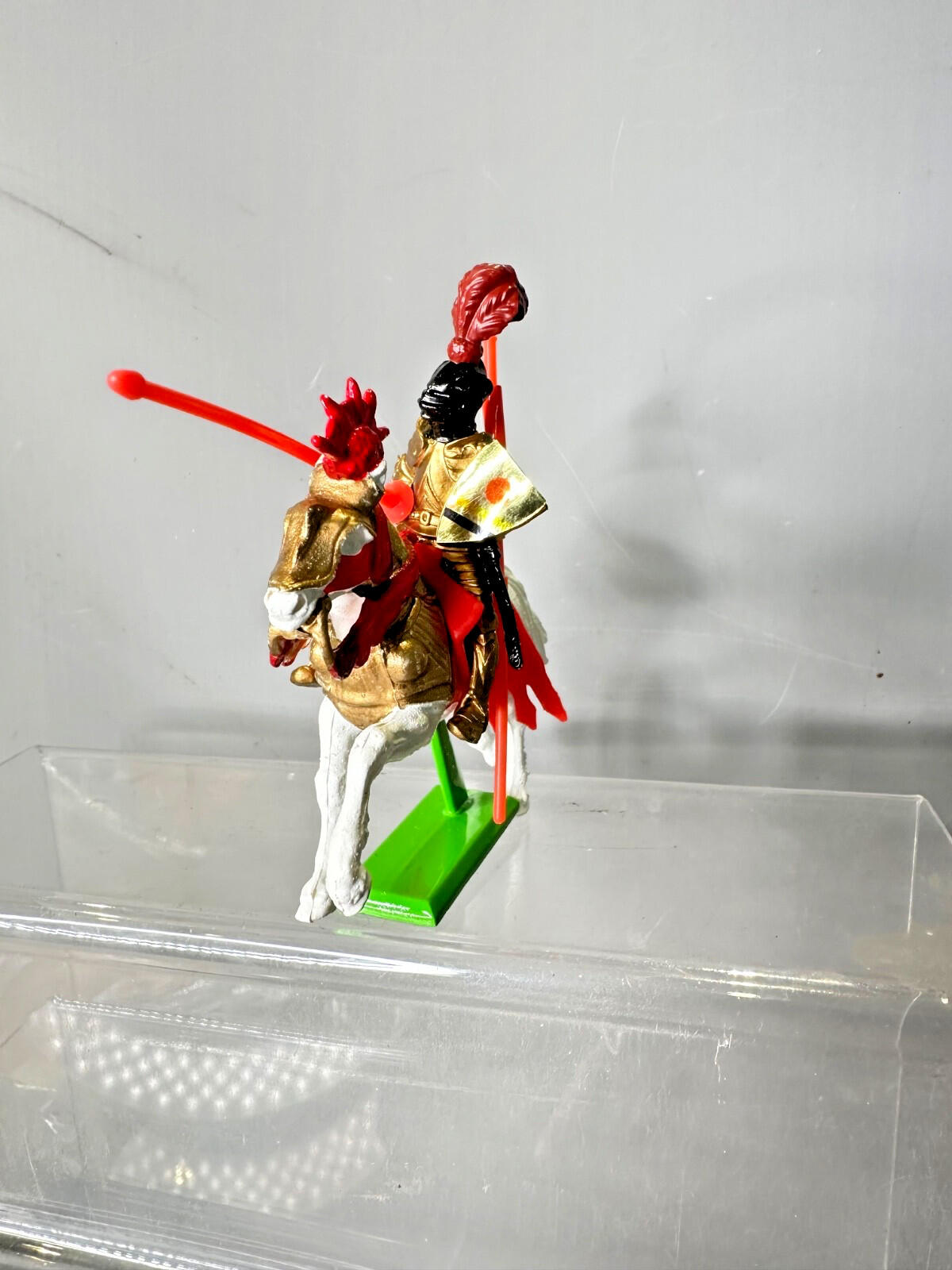 Britains Deetail toy soldiers 1/32 scale medieval night on horseback new red