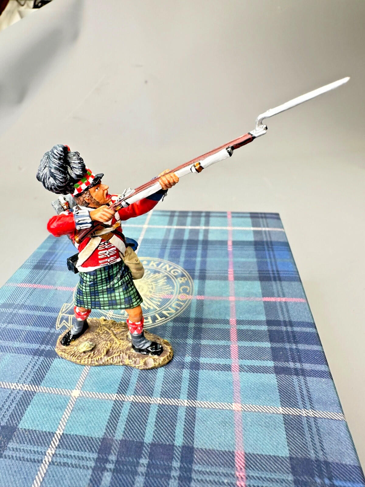 Napoleonic 42ND HIGHLANDER BLACK WATCH LUNGING 1:30 NA54 King & country
