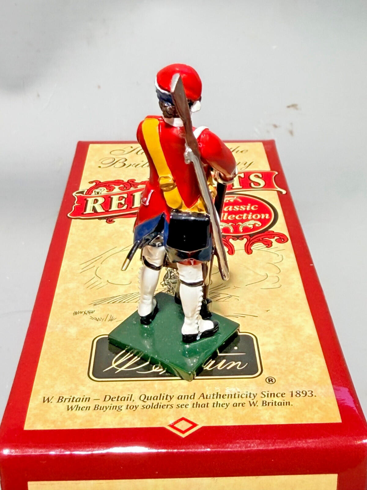 W. BRITAINS #43101 REDCOATS BRITISH PIONEER  1st foot guard 1755 NOS 54MM