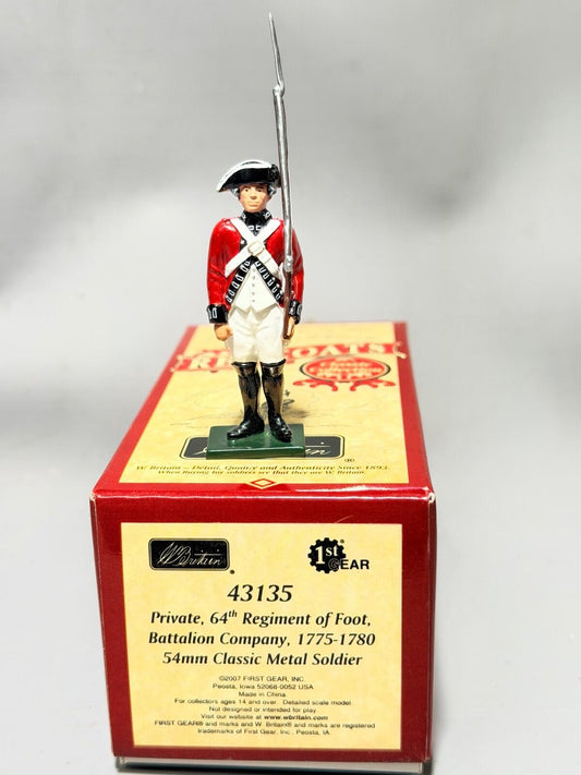 W. BRITAINS #43135 REDCOATS BRITISH private 64th reg foot guards 1775  NOS 54MM