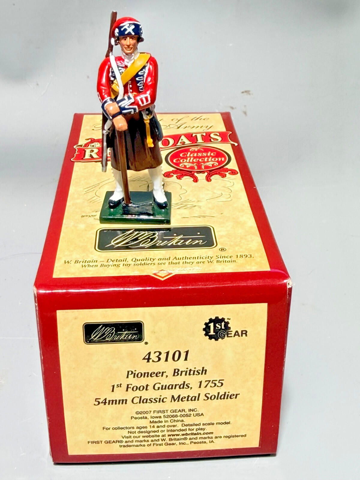 W. BRITAINS #43101 REDCOATS BRITISH PIONEER  1st foot guard 1755 NOS 54MM
