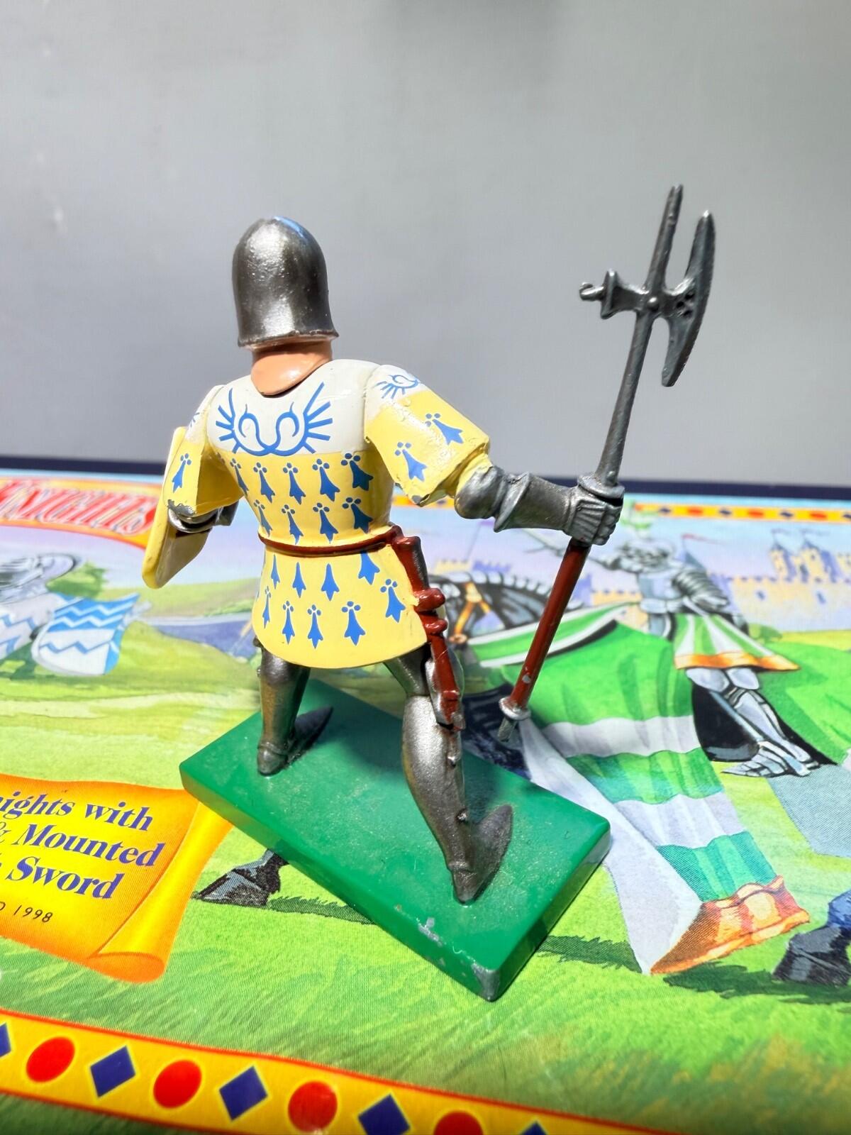 Britains toy soldiers KNIGHTS #08764 FOOT KNIGHTS & MOUNTED POLE AXES AND SWORDS