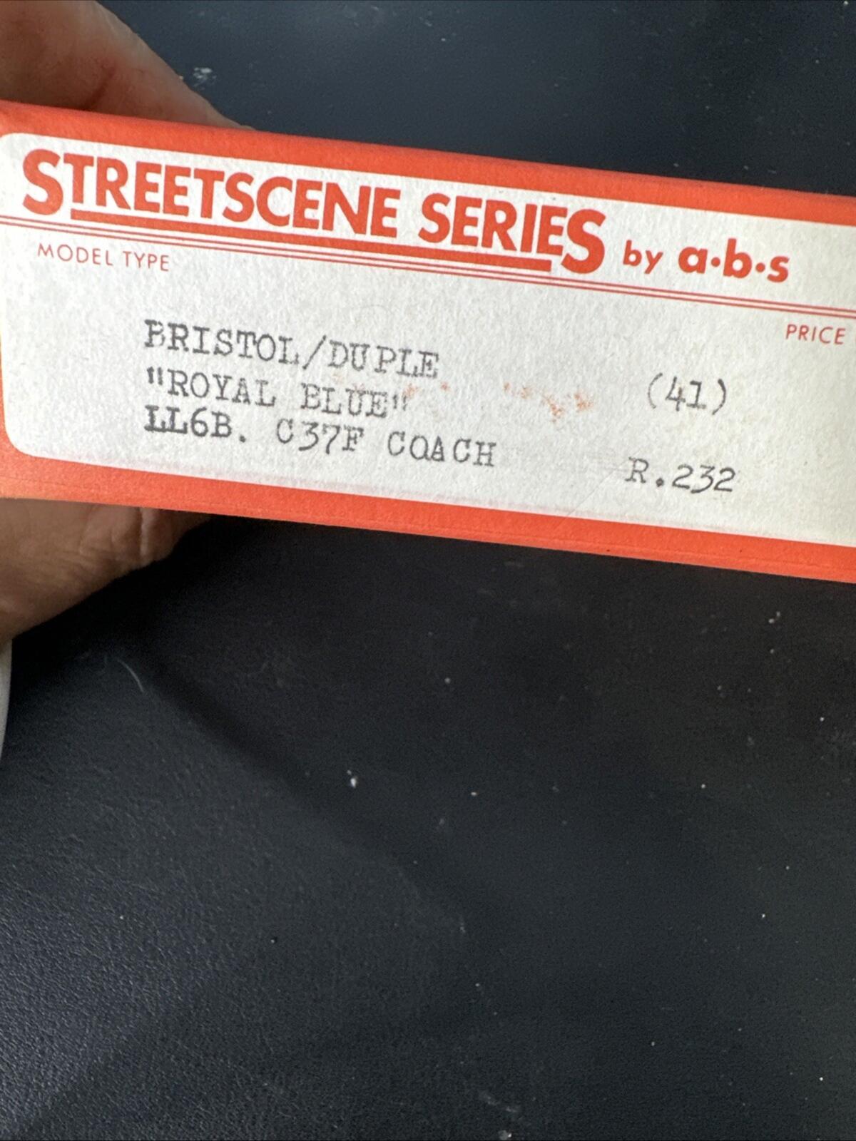 bus  scene   new old stock model 1/76 Bristol Duple “royal Blue” Coach