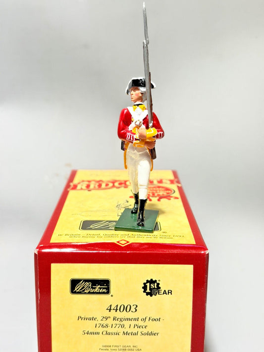 W. BRITAINS #44003 REDCOATS BRITISH PRIVATE 29TH REG foot 1768 NOS 54MM