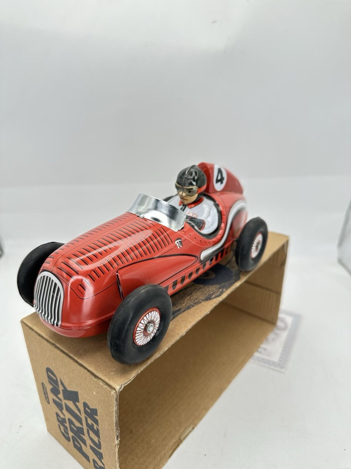 SCHYLLING Plate Grand Prix Race Car With Piston Sound Friction Power
