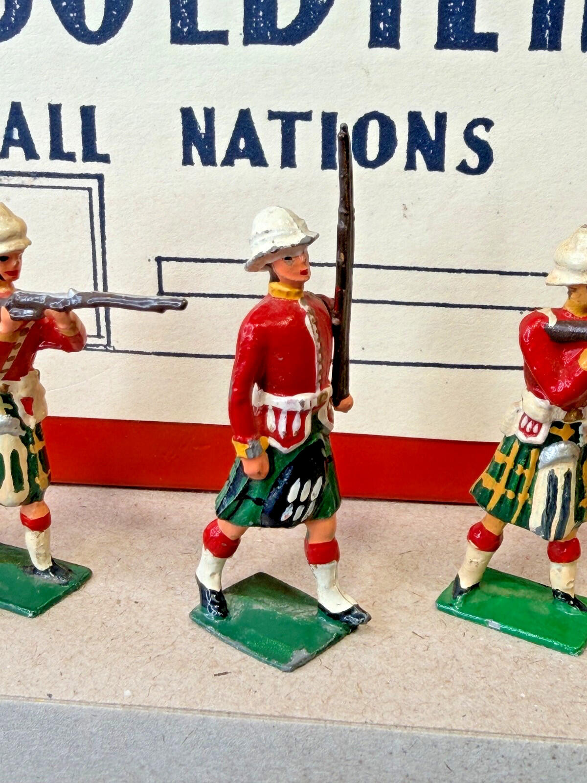 M.J. Mode Soldiers Scottish Highland Regiment Lead Figures Boxed Set 8