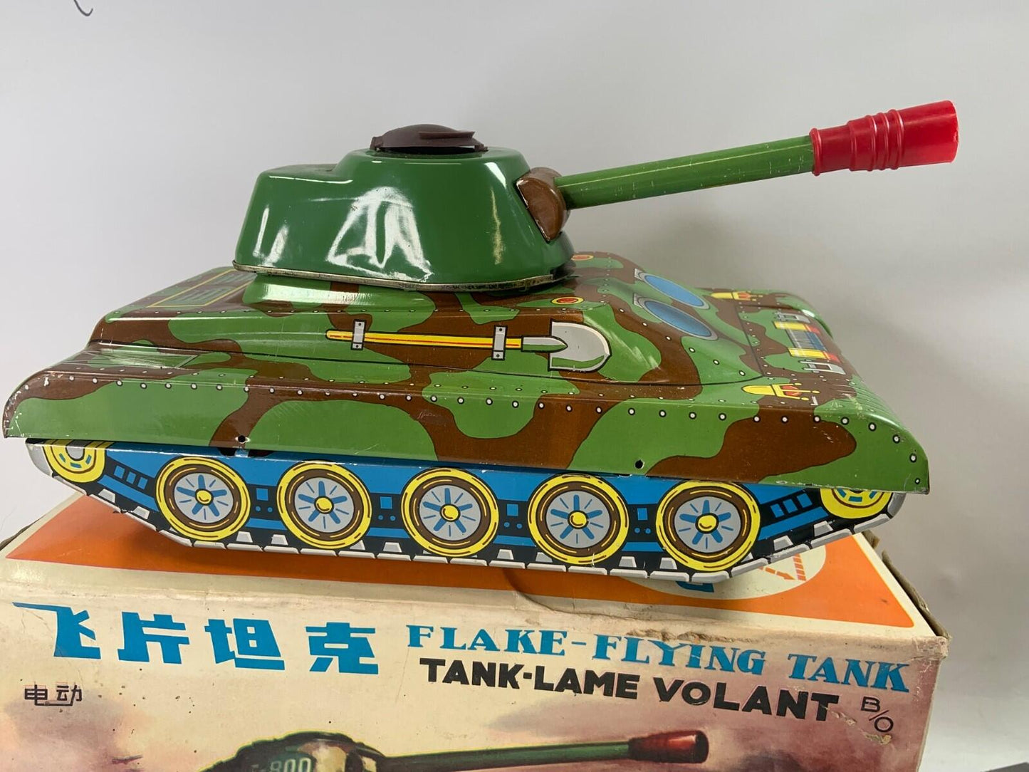 Vintage Tin Flake Flying Tank Battery Operated Boxed Working Fires Discs