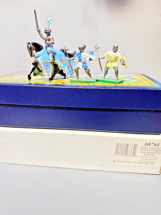 Britains toy soldiers KNIGHTS #08764 FOOT KNIGHTS & MOUNTED POLE AXES AND SWORDS