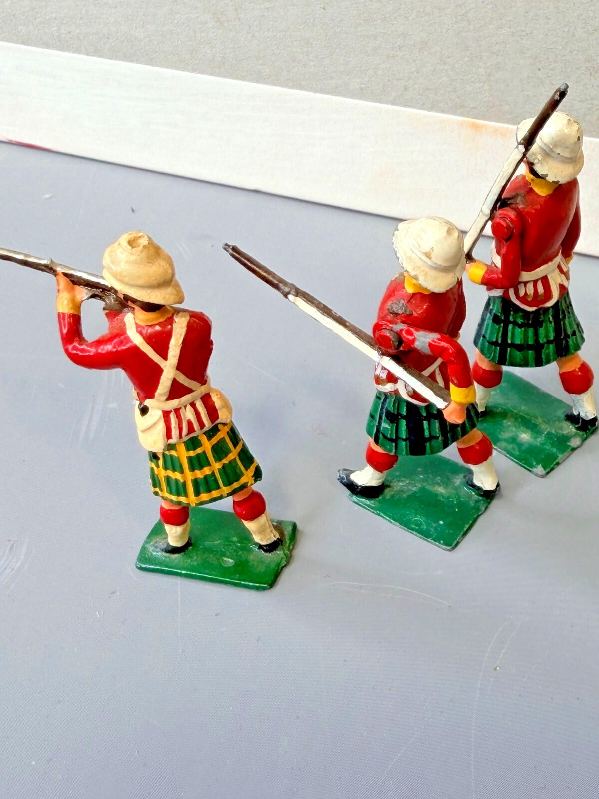 M.J. Mode Soldiers Scottish Highland Regiment Lead Figures Boxed Set 8
