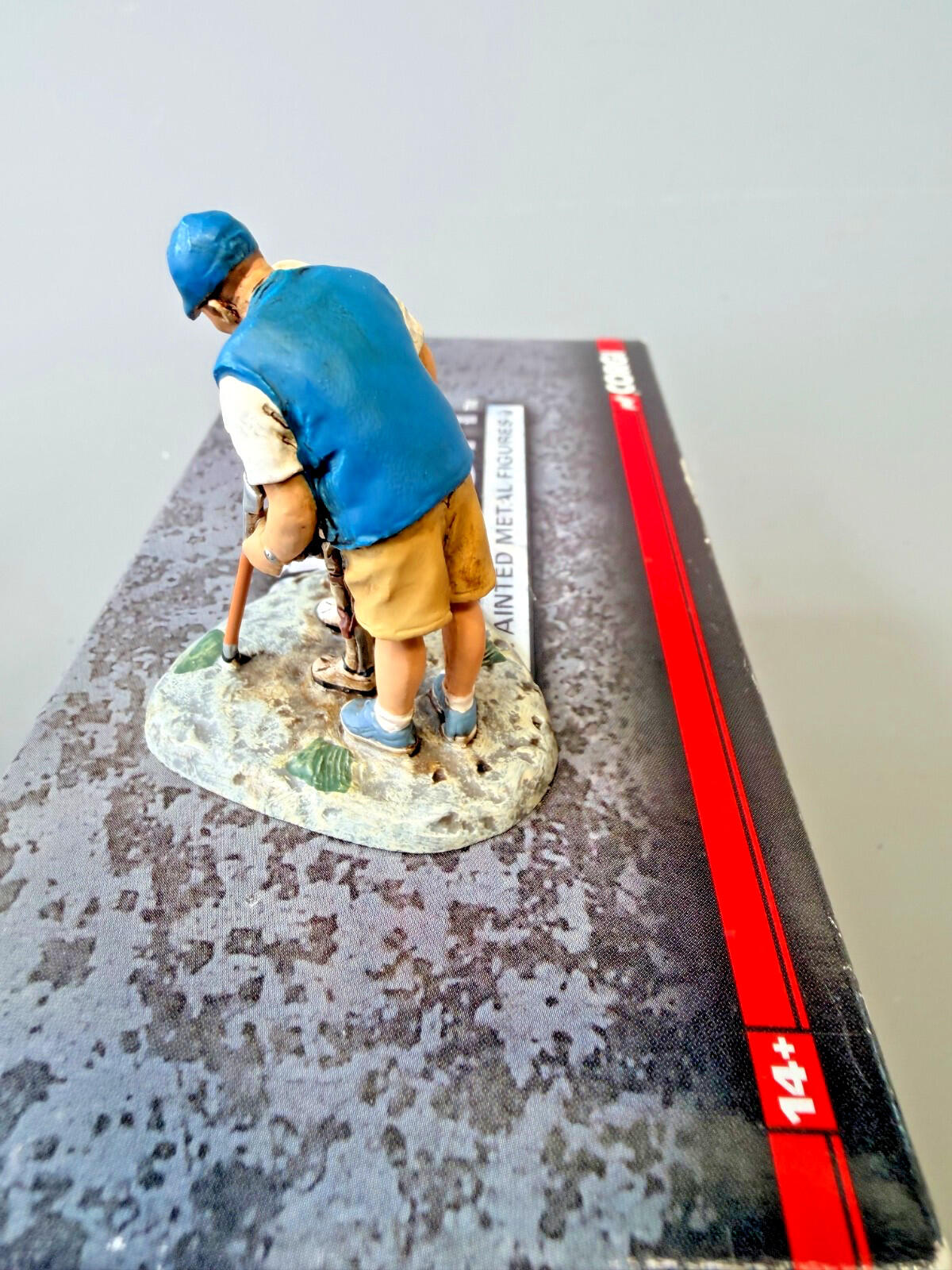 Corgi Forward March UN Relief Worker Civilians at War CC59182 Ltd Edition 1:32