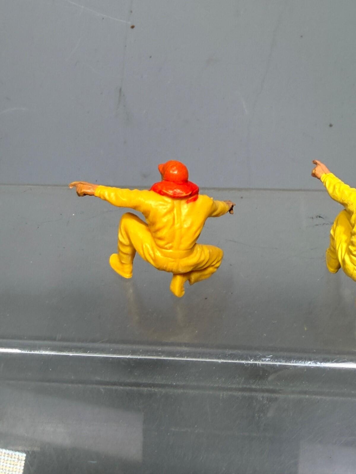 Britains deetail life boat crew x 2 yellow plastic mint