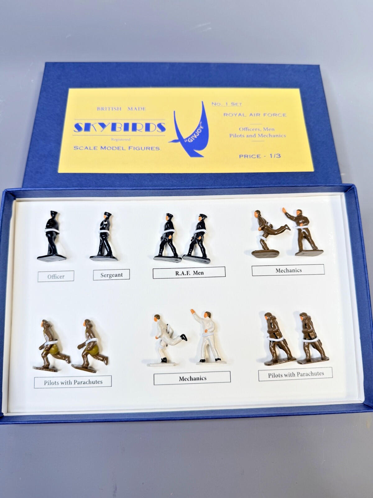 Skybirds 1/72 Scale Models -ROYAL AIR FORCE ,pilots officer mechanics new