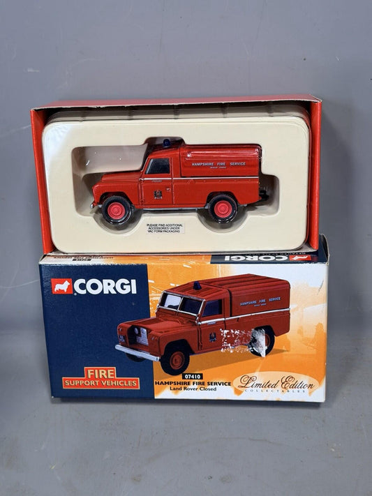 Corgi 07417 1:43 Scale Land Rover - Leicestershire & Rutland Fire Service