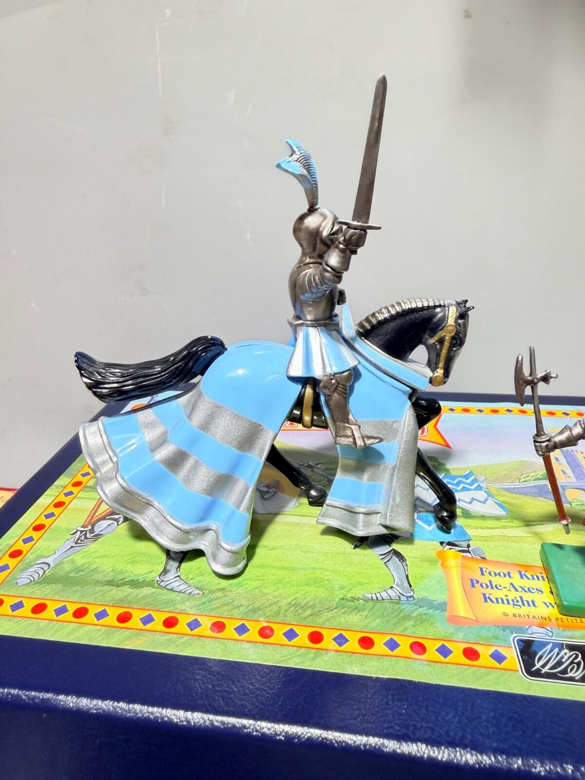 Britains toy soldiers KNIGHTS #08764 FOOT KNIGHTS & MOUNTED POLE AXES AND SWORDS