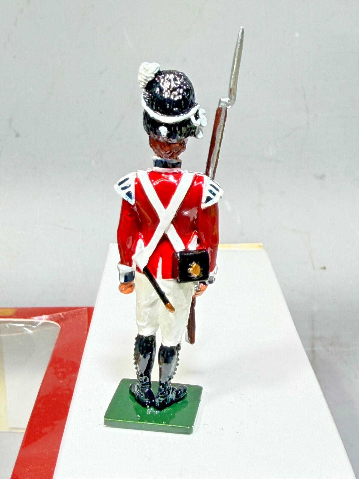 W.Britains #44026 REDCOATS GUARDSMAN2ND FOOT COLDSTREAM  NOS 54 mm